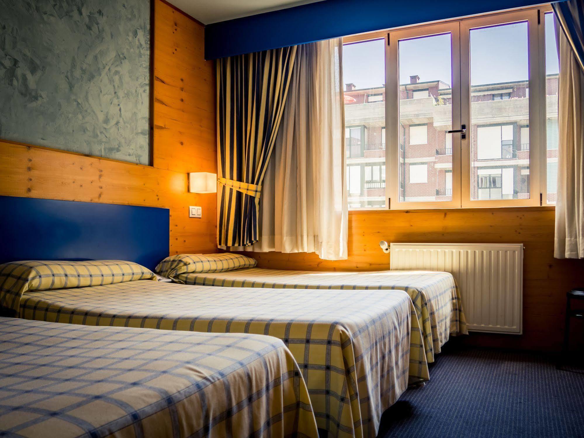 Hotel Bezana Lago Santa Cruz De Bezana Εξωτερικό φωτογραφία