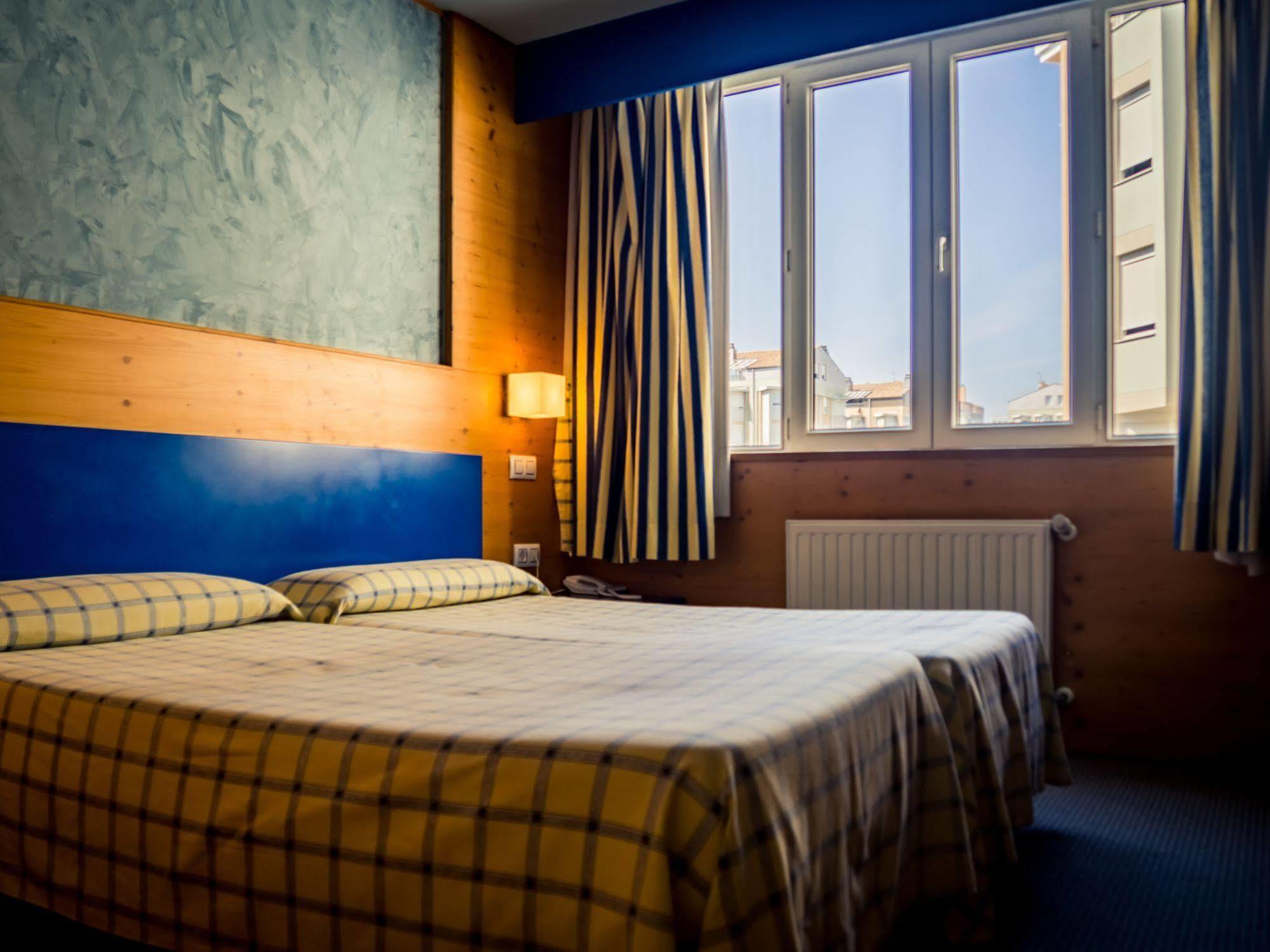 Hotel Bezana Lago Santa Cruz De Bezana Εξωτερικό φωτογραφία