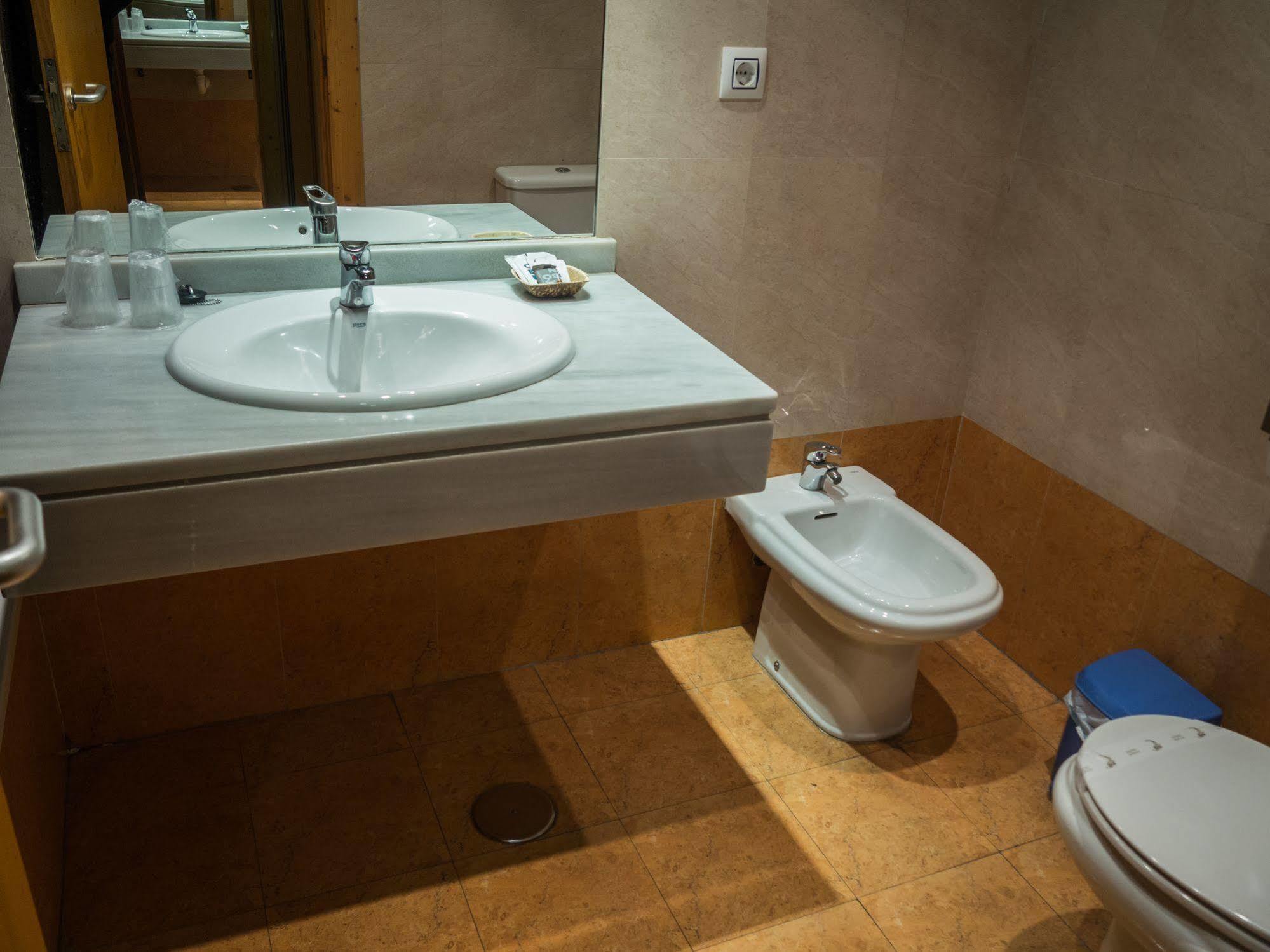 Hotel Bezana Lago Santa Cruz De Bezana Εξωτερικό φωτογραφία