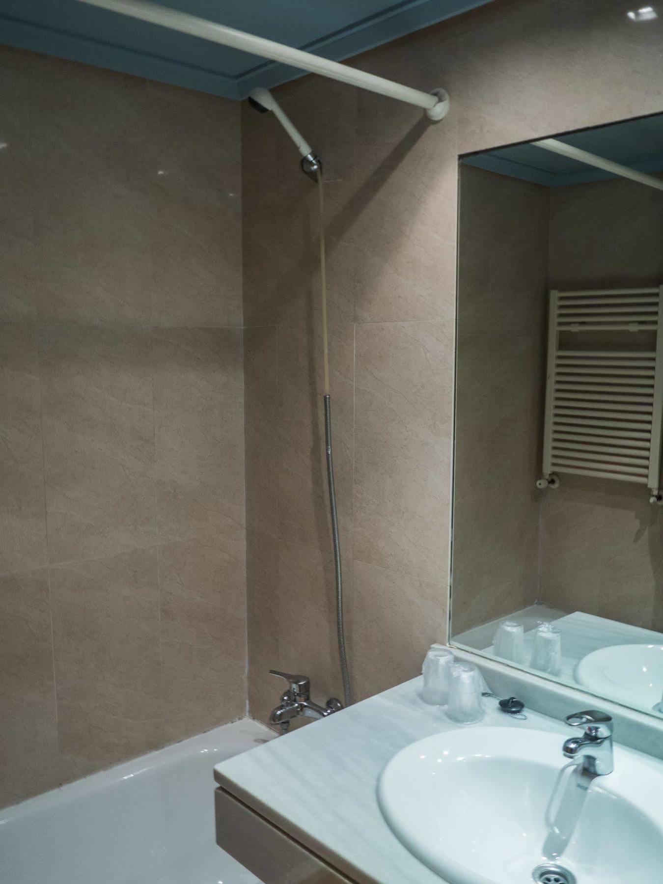 Hotel Bezana Lago Santa Cruz De Bezana Εξωτερικό φωτογραφία