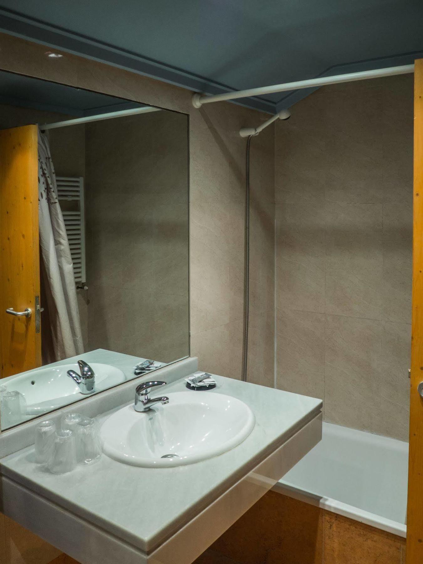 Hotel Bezana Lago Santa Cruz De Bezana Εξωτερικό φωτογραφία