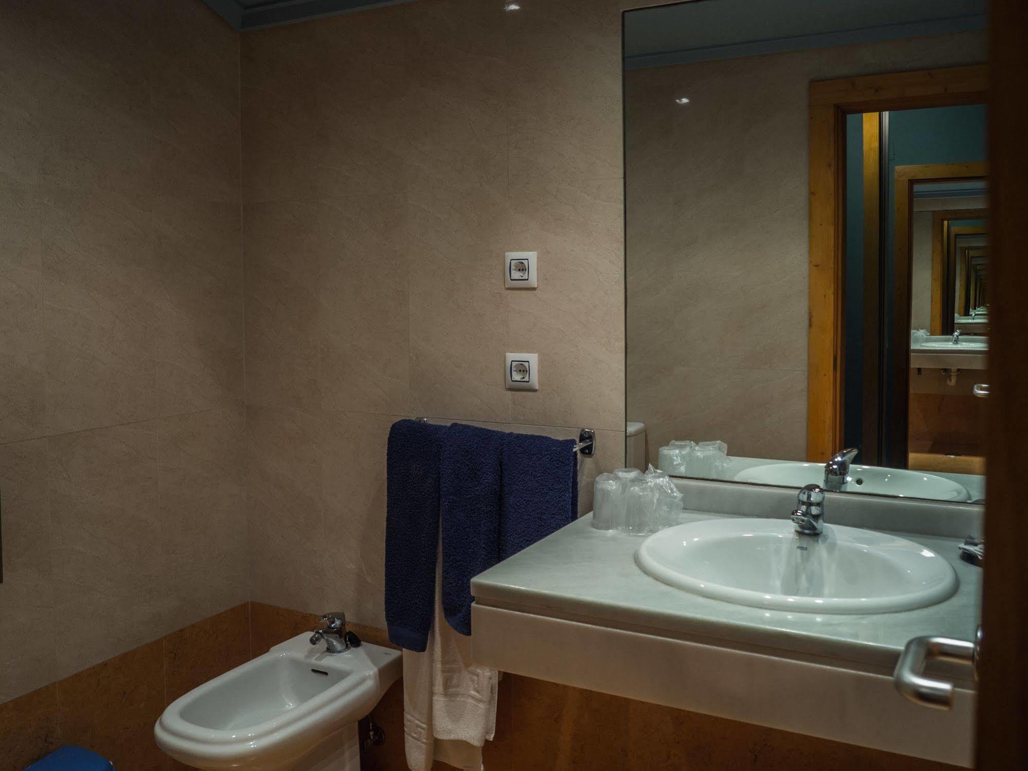 Hotel Bezana Lago Santa Cruz De Bezana Εξωτερικό φωτογραφία