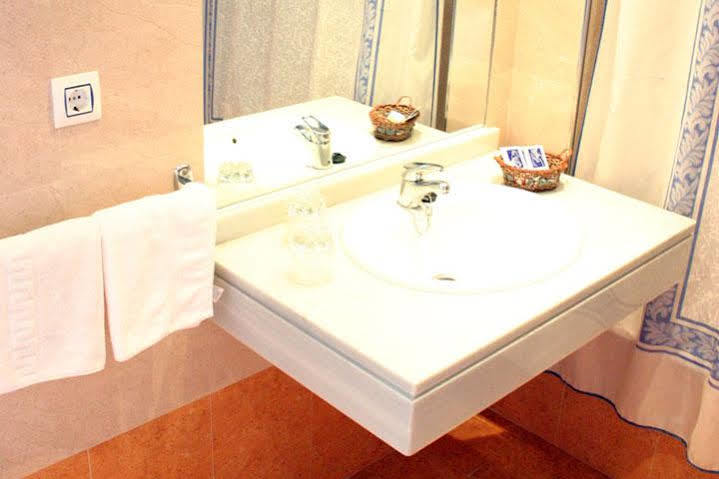 Hotel Bezana Lago Santa Cruz De Bezana Εξωτερικό φωτογραφία