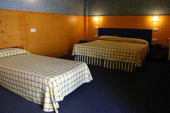 Hotel Bezana Lago Santa Cruz De Bezana Εξωτερικό φωτογραφία